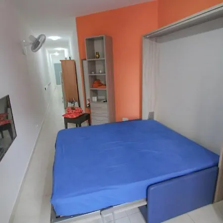 Lovely - 1 Bedroom Studio