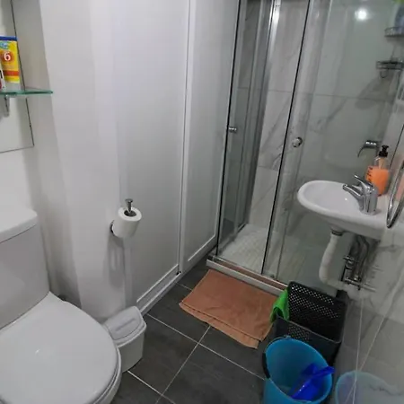 Lovely - 1 Bedroom Studio *